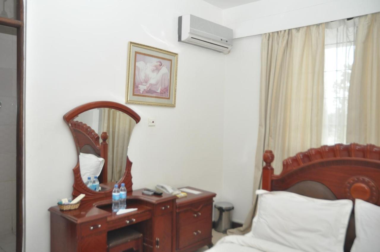 Hotel de Mag  Dar es Salaam Exterior foto